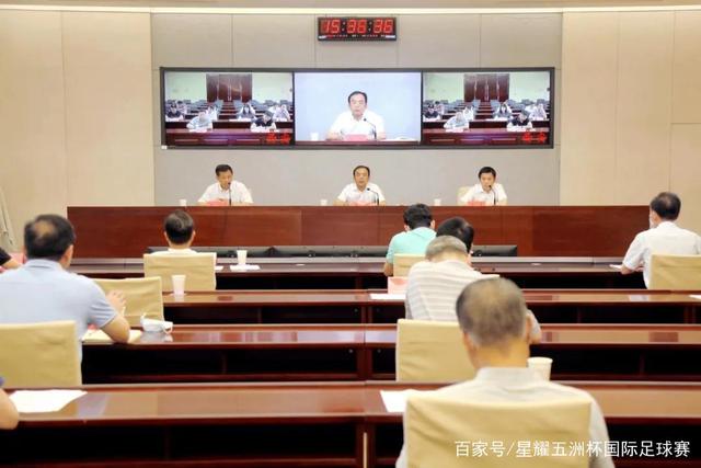 森林狼新赛季练习照曝光：爱德华兹与鲍尔同框